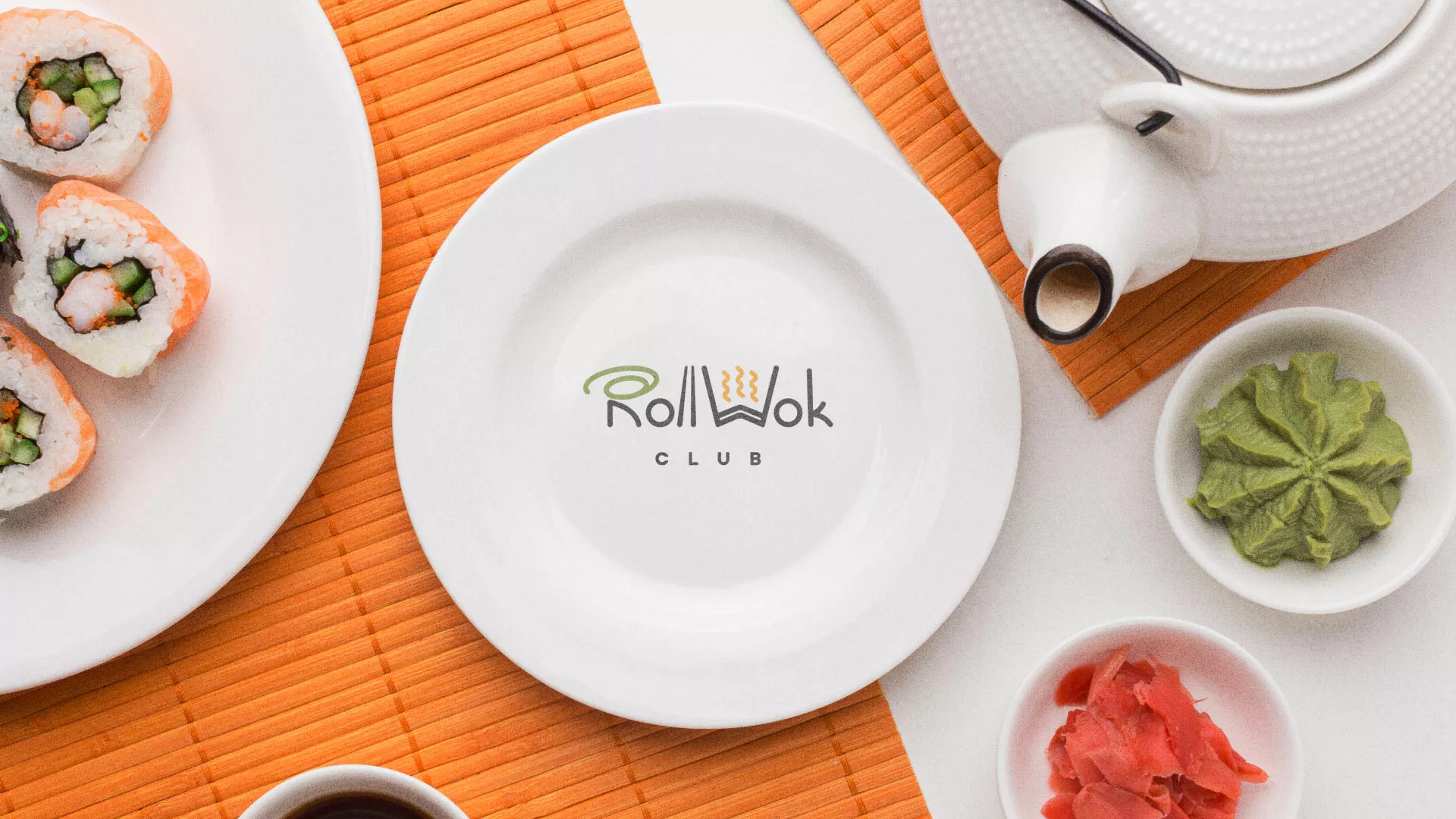Разработка логотипа и фирменного стиля суши-бара «Roll Wok Club» в Братске